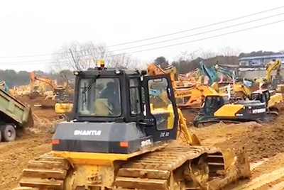 1月23日夜间，，，，yl6809永利装备开足马力，，，，与时间赛跑，，，，全速开启“武汉版小汤山”医院的建设。。。。