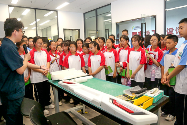 1b3262c7a61d4d7493938327b17fc176